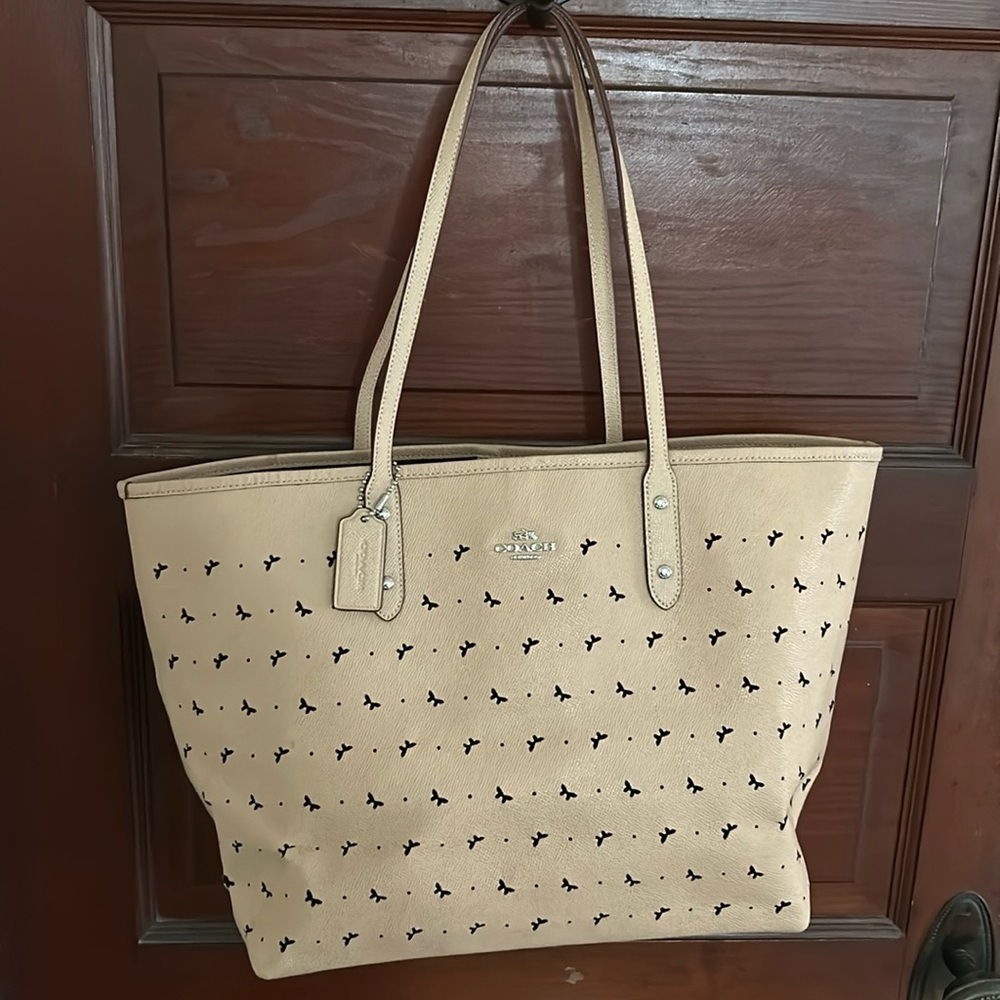New with tags coach city tote with butterfly detail